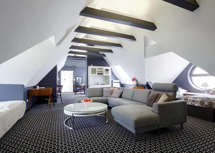 לינה וארוחת בוקר Cocorico Old Town Adults Only